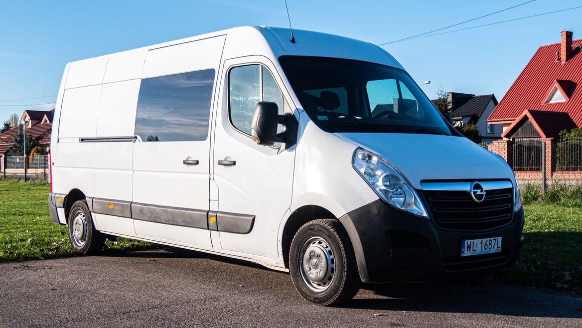 Bus Rental Warsaw: Why is Opel Movano the perfect choice?